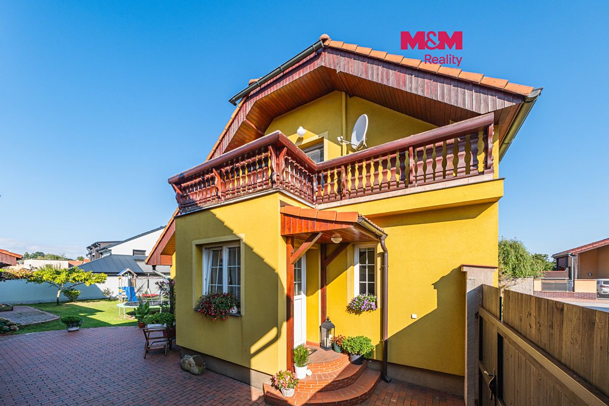 Prodej rodinného domu 370 m², pozemek 648 m²